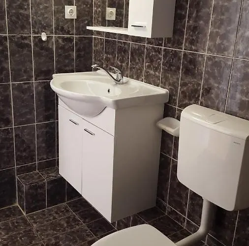 Oliver Ravlic דירה *