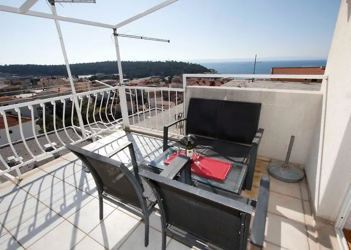 Daire Oliver Ravlic *